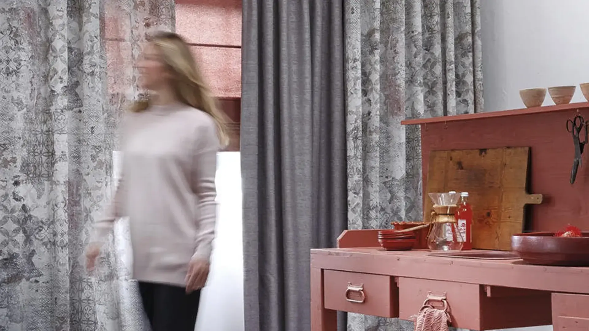Gordijnen tegen de kou Houd je huis warm met isolerende gordijnen